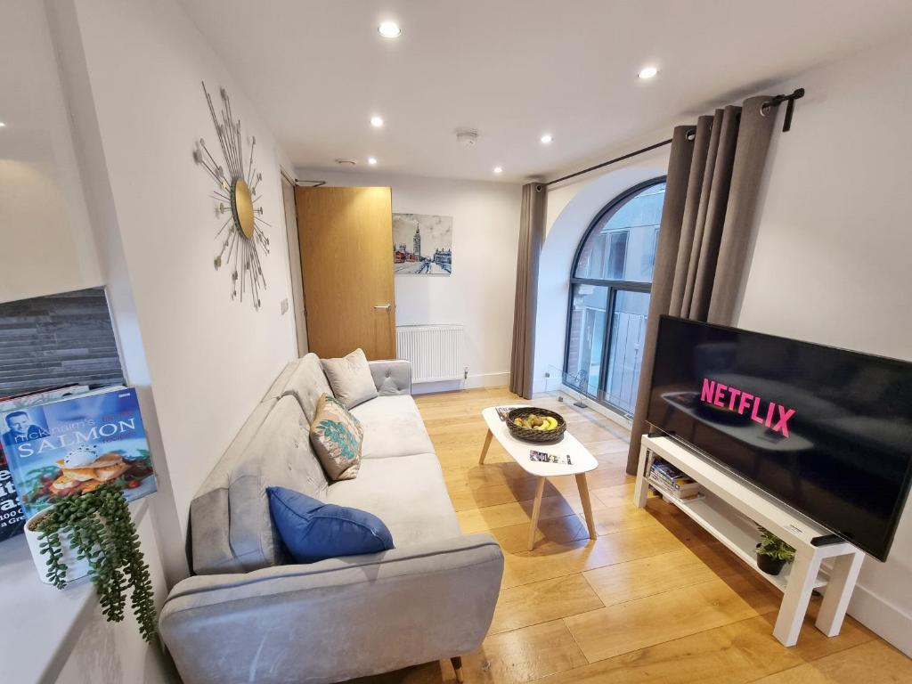 Shard View Apartments - One-Bedroom Apartment