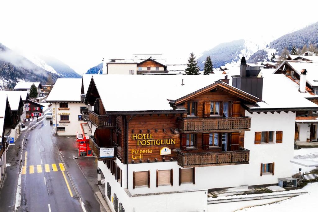 Nespecifikovaný výhled na hory nebo výhled na hory při pohledu z hotelu