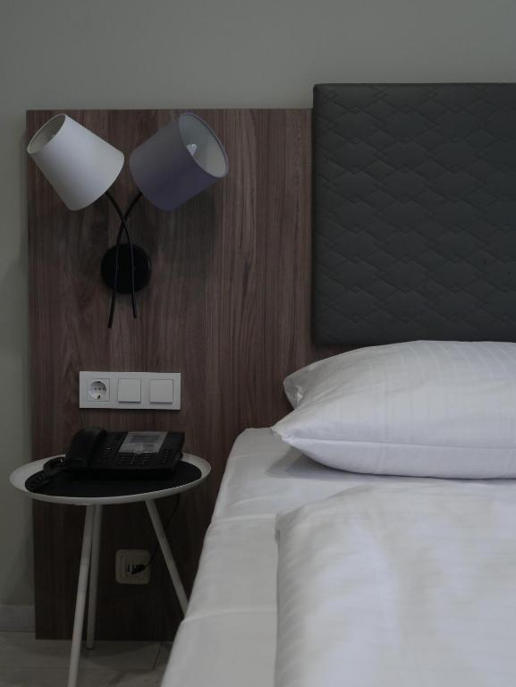 Postel nebo postele na pokoji v ubytování Hotel Astor
