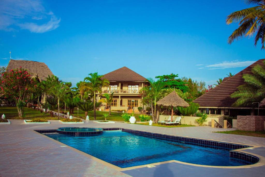 Bazén v ubytování Mandarin Resort Zanzibar nebo v jeho okolí