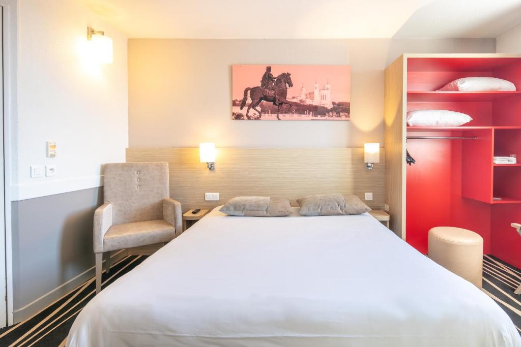 Postel nebo postele na pokoji v ubytování B&B HOTEL Lyon Aéroport Saint-Quentin-Fallavier