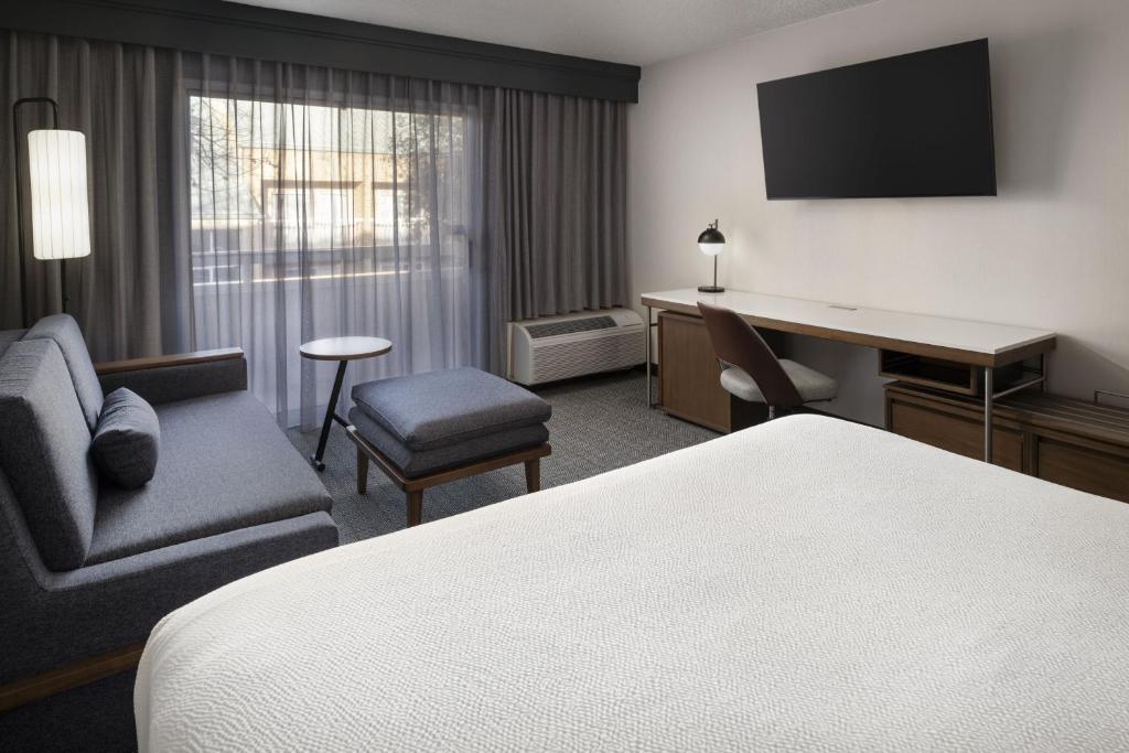 Courtyard by Marriott San Mateo Foster City - Room King Con Sofá Cama