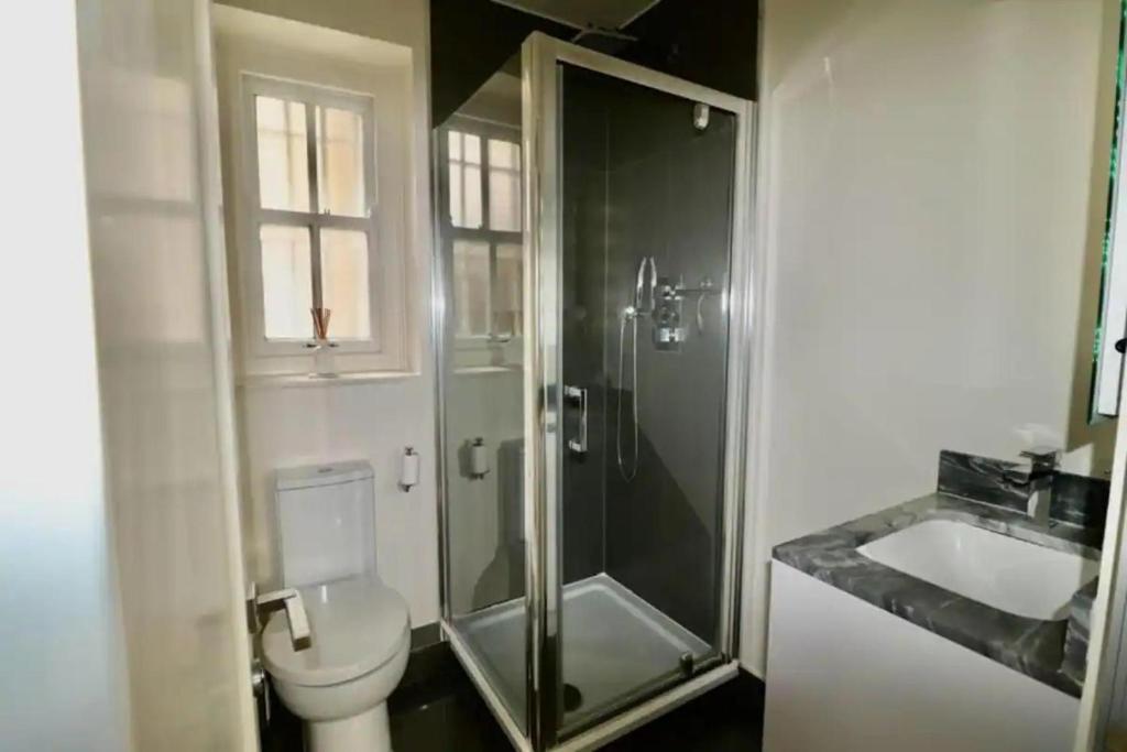 Ванная комната в Private 1-Bed Apartment in Central London