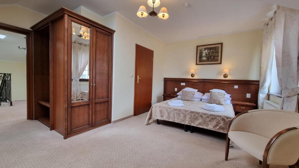 
Deluxe Room with King Bed
