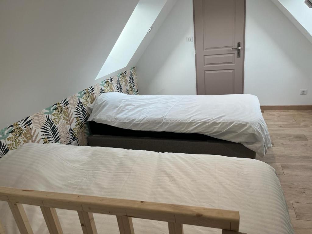 מיטה או מיטות בחדר ב-Fermette au calme