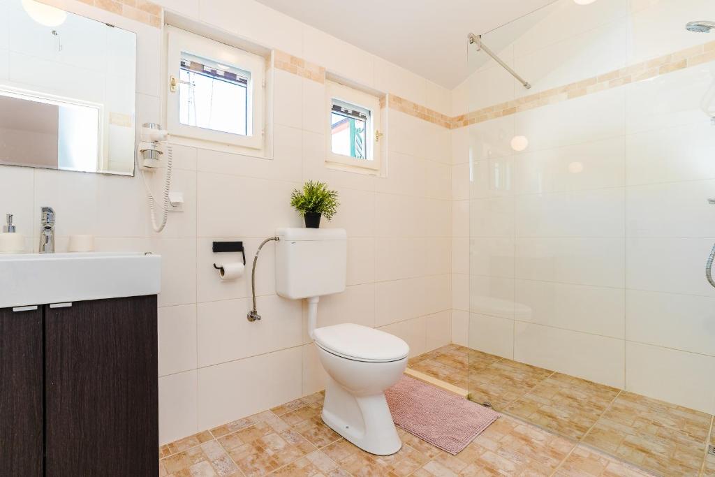 Koupelna v ubytování House for rent "Figurica" Lun
