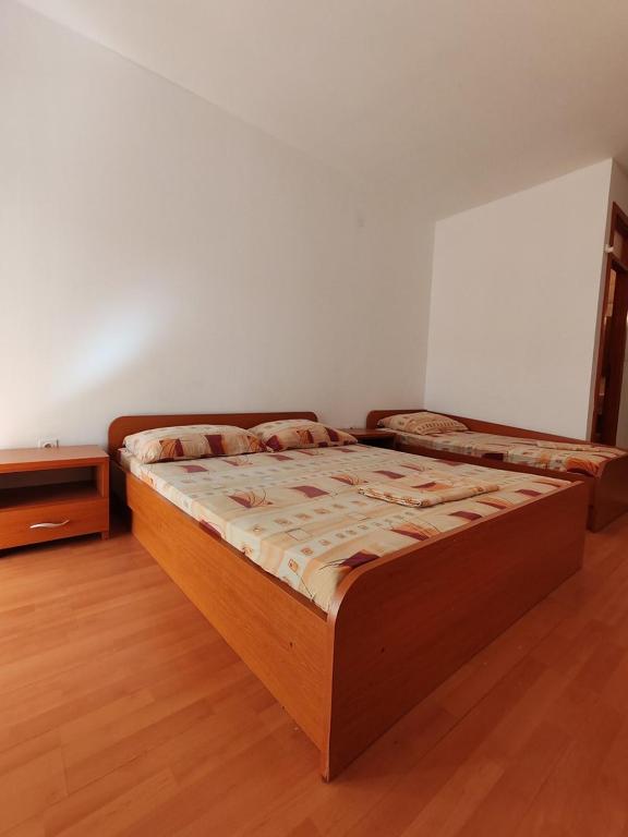 Postel nebo postele na pokoji v ubytování Apartmani i sobe Šagarjelo