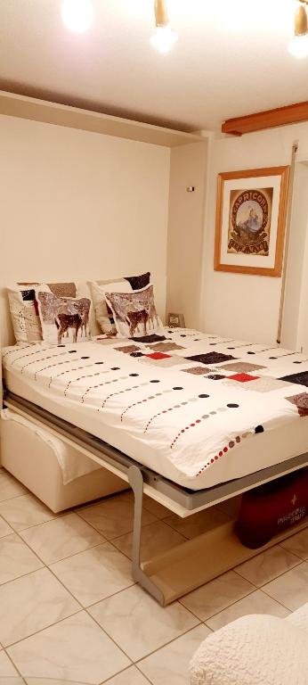 a bedroom with a large bed in a room at Bodmen 3 Apartments von Privat in Zermatt in Zermatt