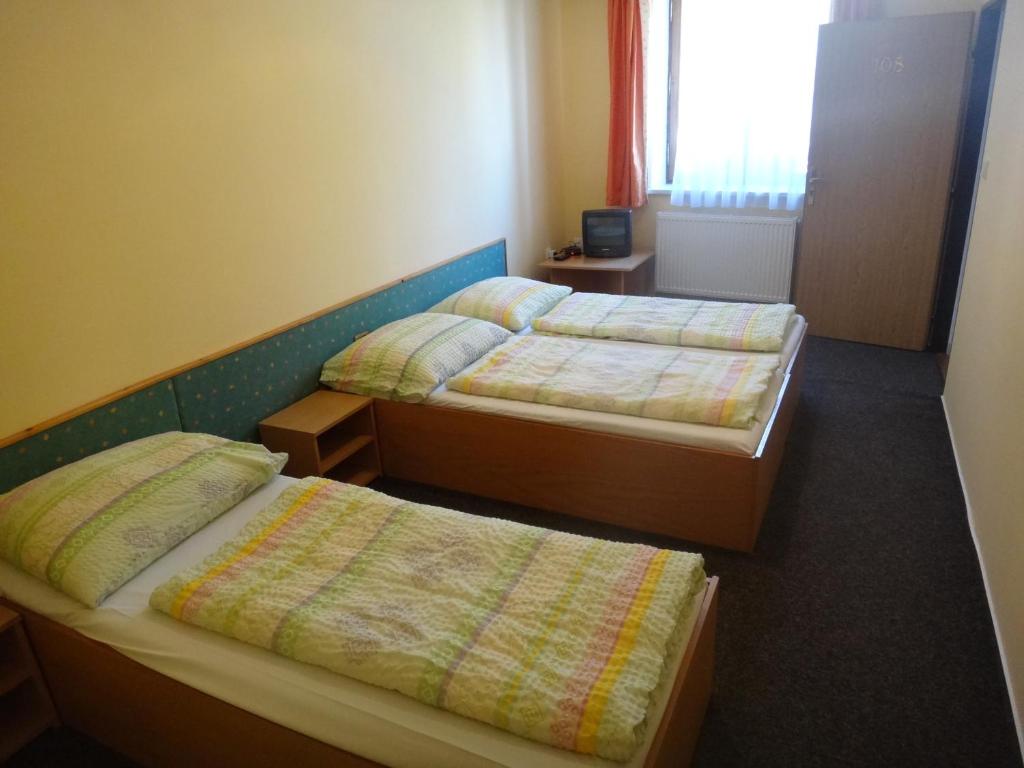 Postel nebo postele na pokoji v ubytování Penzion u Bednářů