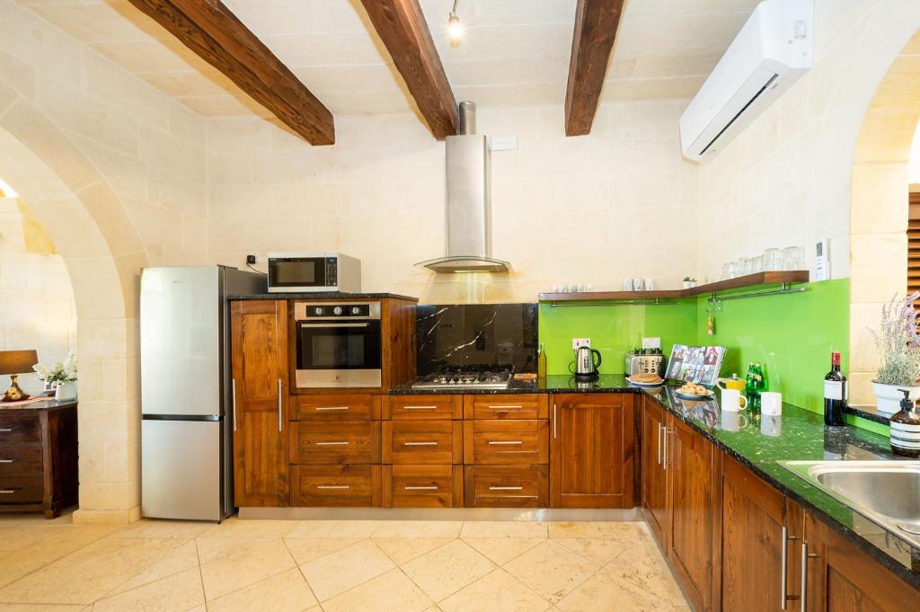 Kuchyň nebo kuchyňský kout v ubytování Levecca 2 Holiday Home