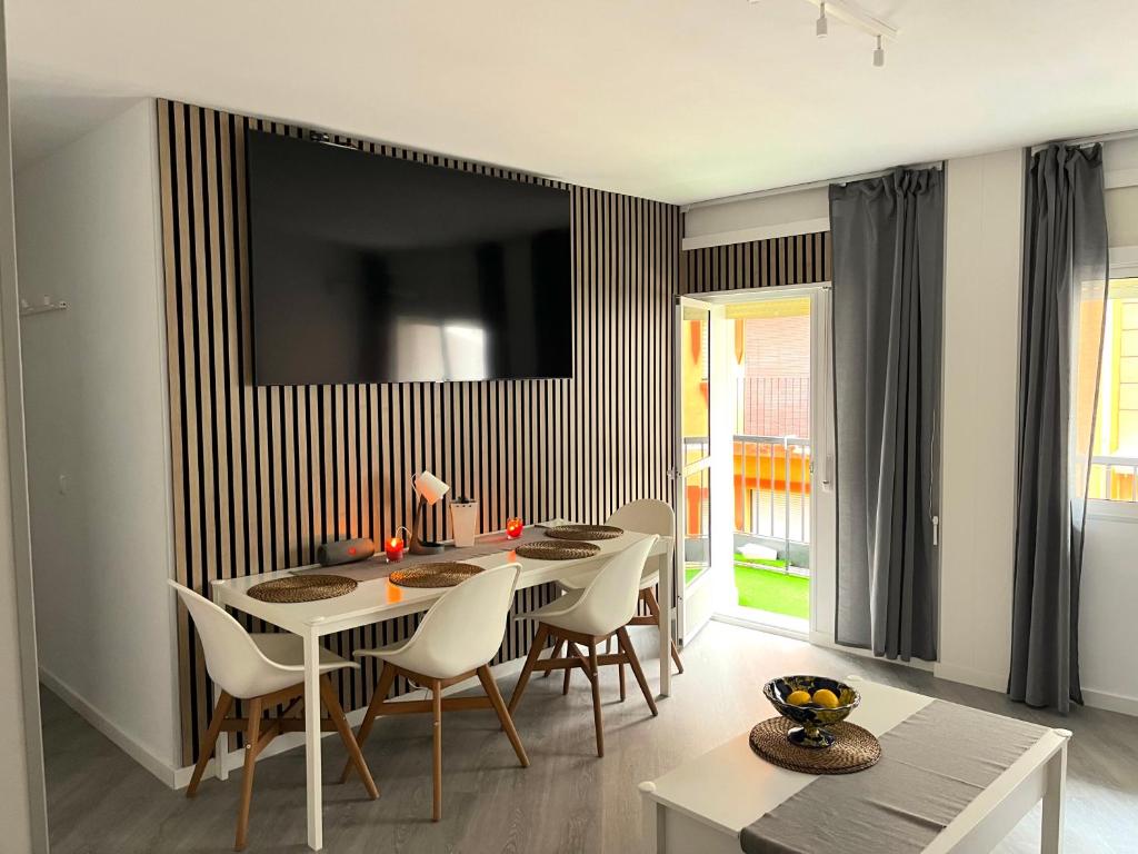 TV a/nebo společenská místnost v ubytování Small Home Fuengirola