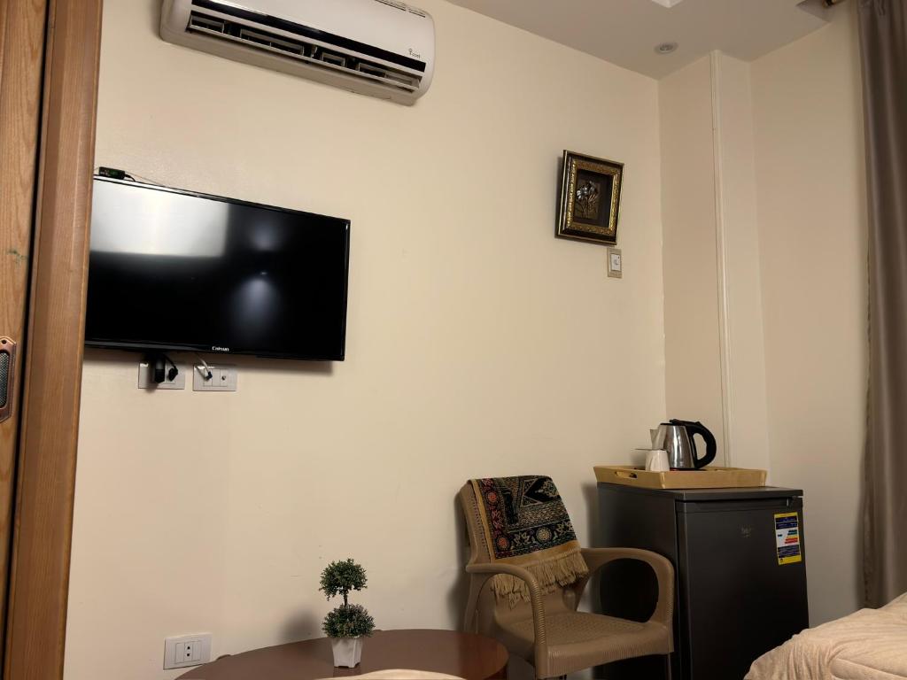 TV a/nebo společenská místnost v ubytování Pyramids Gardens Hotel