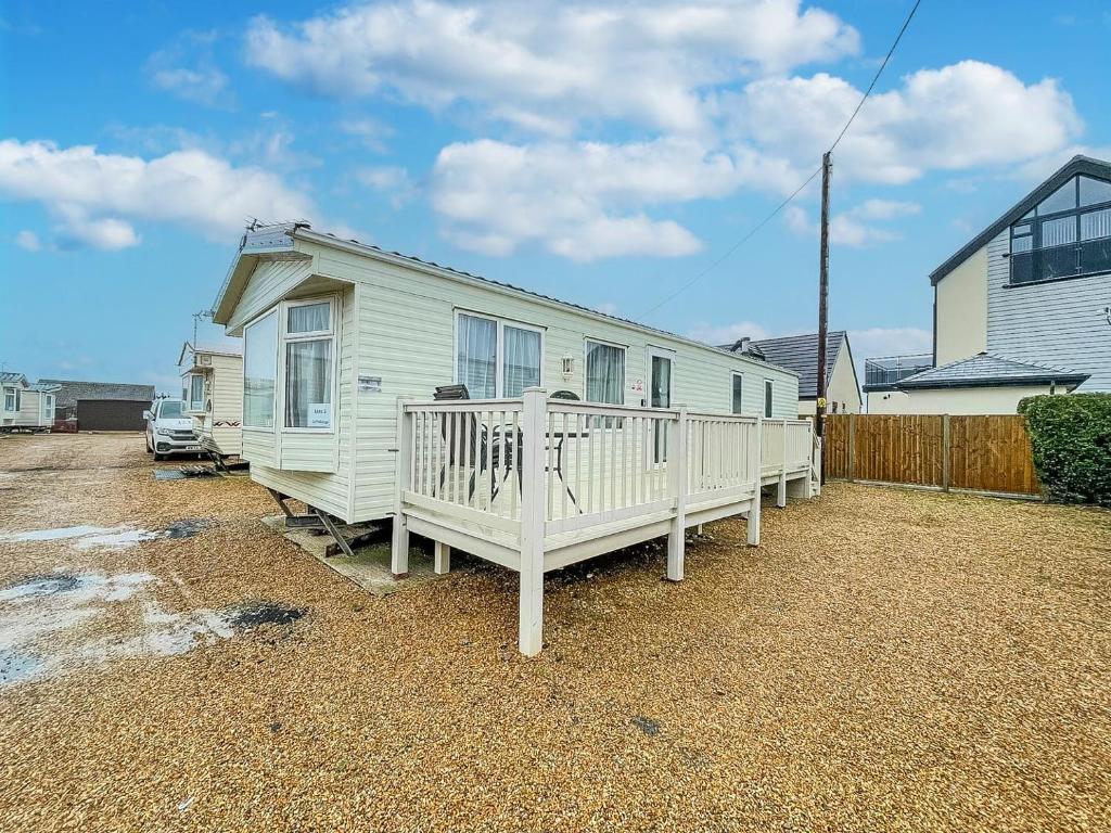 Dog Friendly 8 Berth Caravan, Minutes From The Beach In Hunstanton Ref