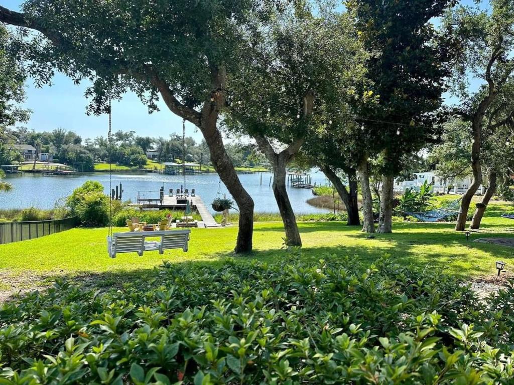 a park with a bench and trees and a lake at Bonita cottage 2 in Panama City