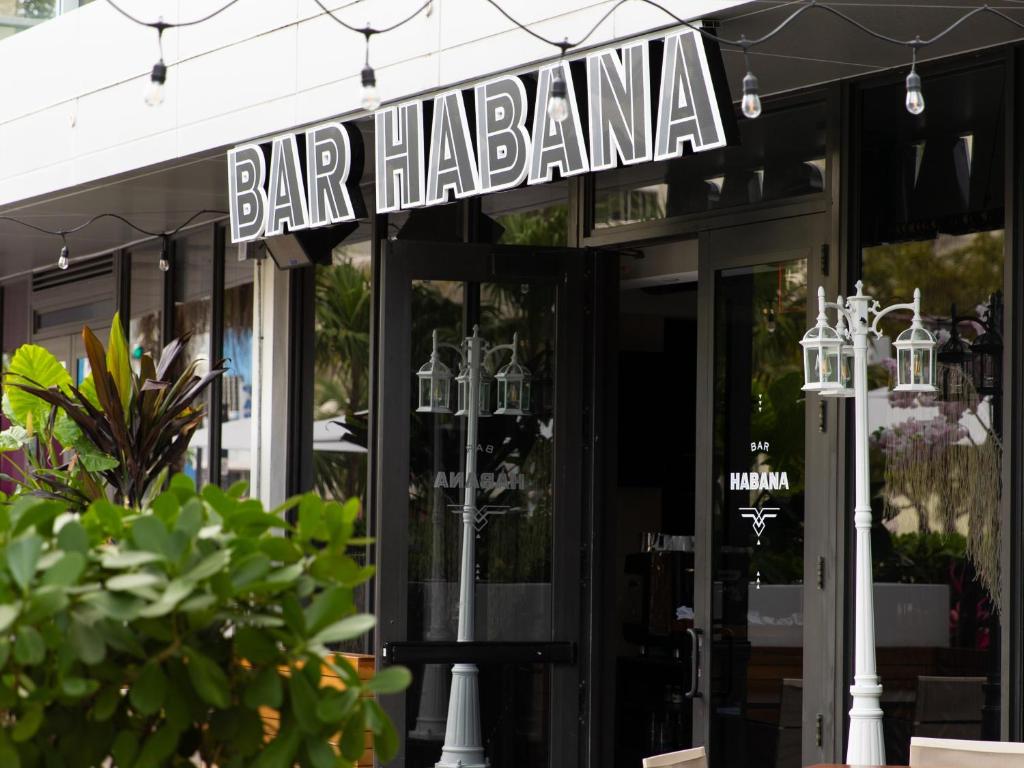 A fachada ou entrada em Kimpton Angler’s Hotel South Beach by IHG