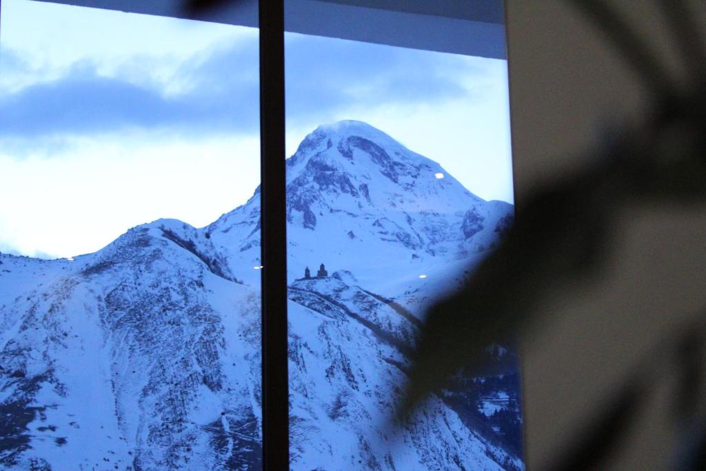 Nespecifikovaný výhled na hory nebo výhled na hory při pohledu z hotelu