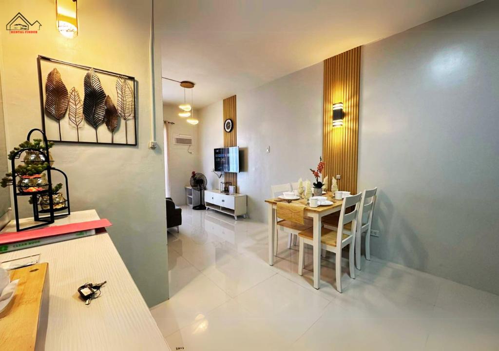 Palawan Vacation Home with Balcony, FREE Gym & Pool - B1 5Topaz 5