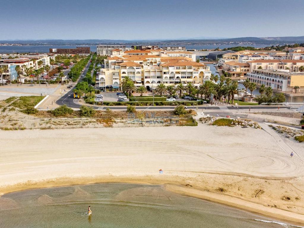 Zdjęcie z galerii obiektu Studio Cabine à Sète avec Loggia Vitrée - Proche Plages et Commerces - 3 Pers - Parking Inclus - FR-1-472-184 w mieście Sète