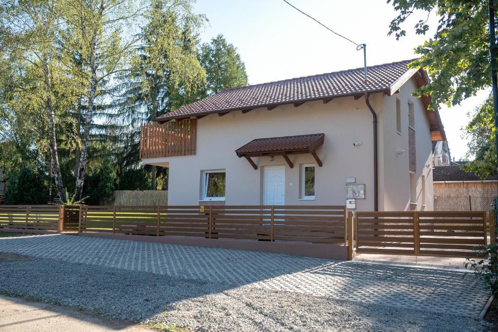 Budova, kde se prázdninový dům nachází
