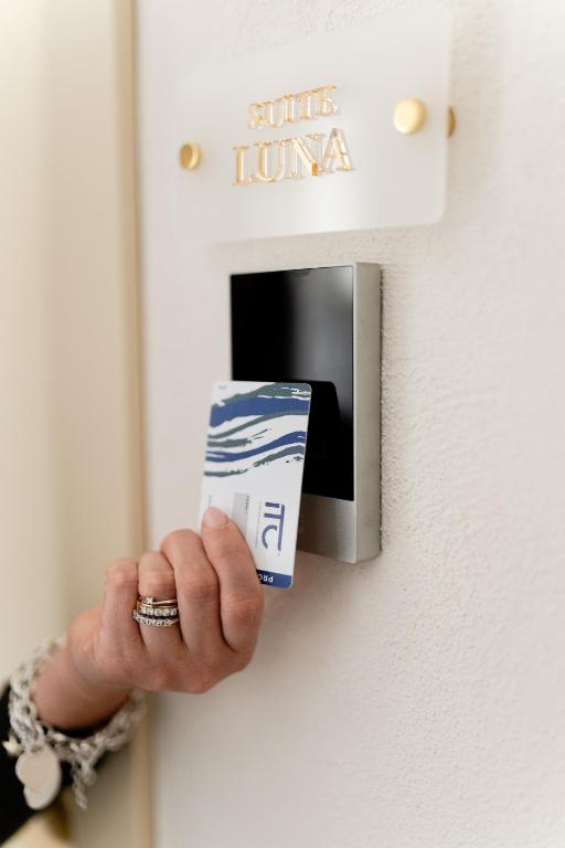 Aurluna Luxury Suites - 16