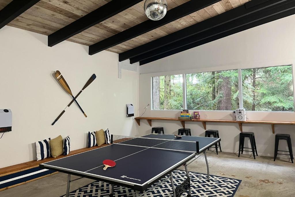Stolní tenis v ubytování Alderbrook A-Frame nebo okolí