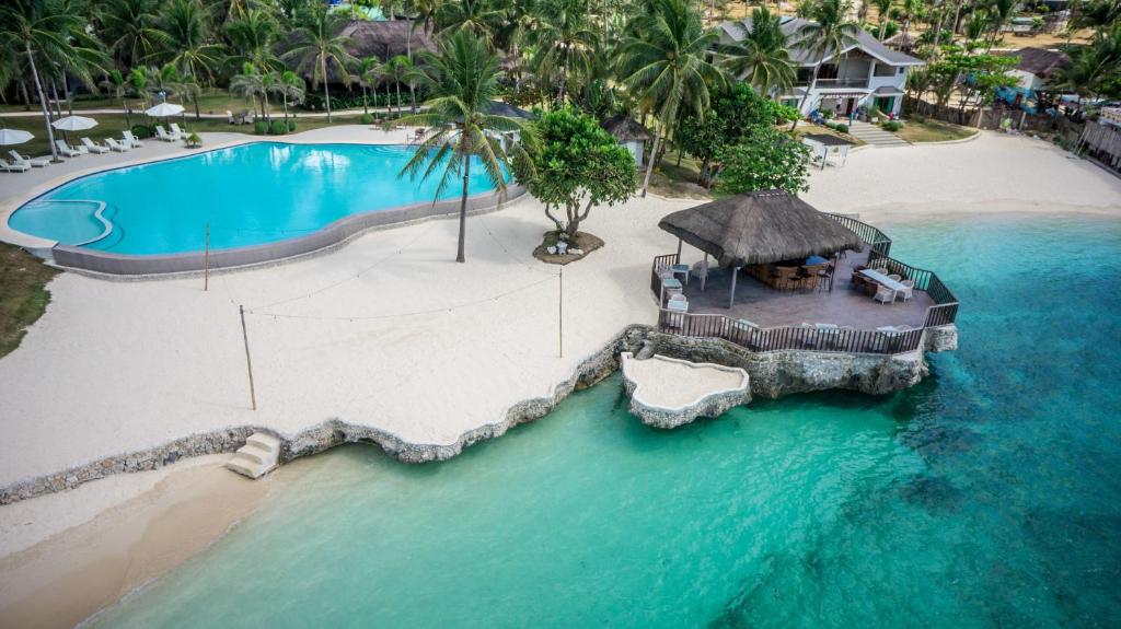 Et luftfoto af Mangodlong Paradise Beach Resort