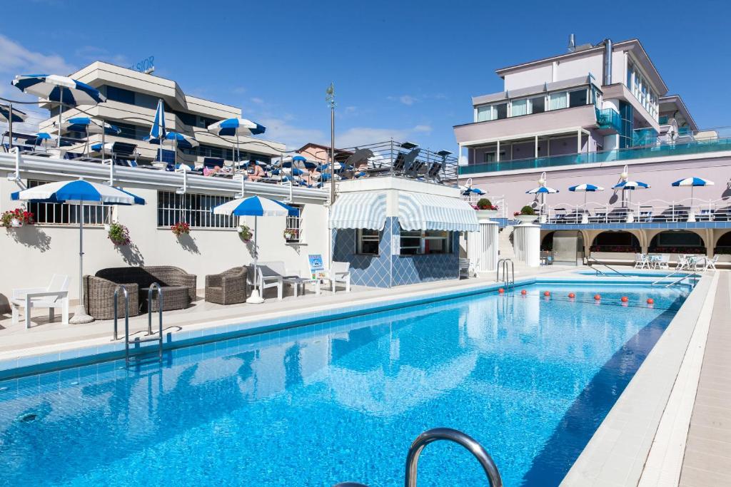 Bazén v ubytovaní Hotel Excelsior alebo v jeho blízkosti