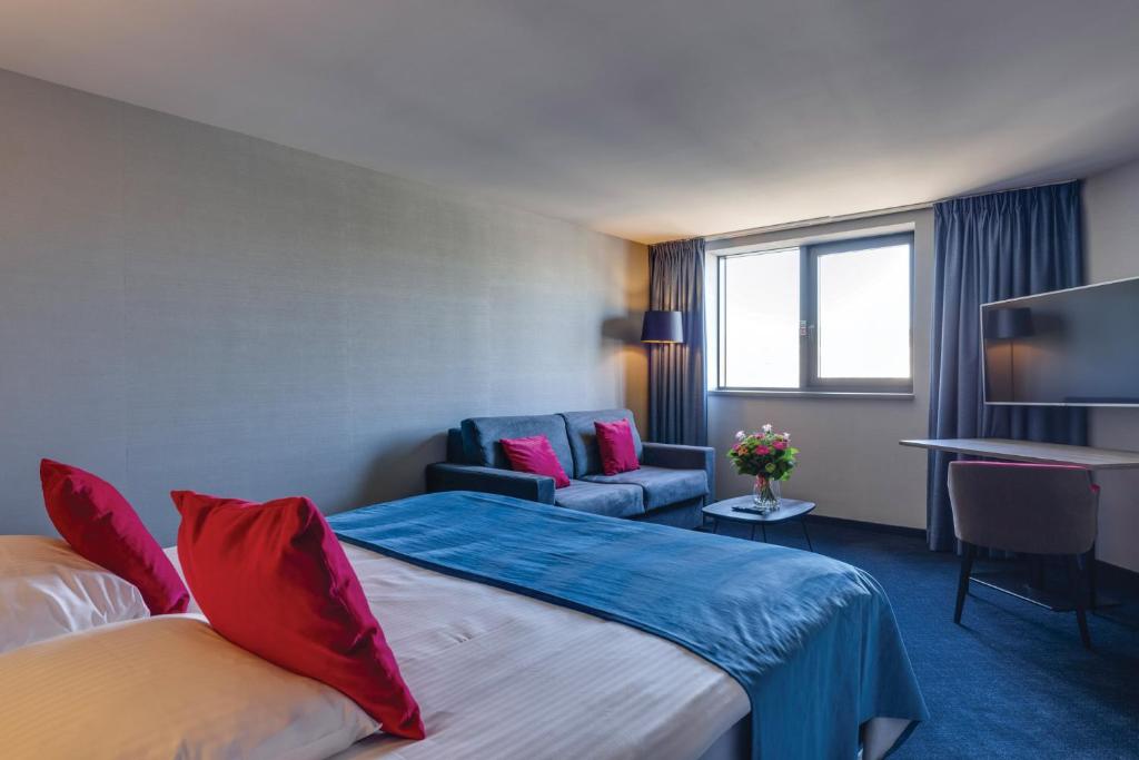 Postel nebo postele na pokoji v ubytování Van der Valk Hotel Liège Congres