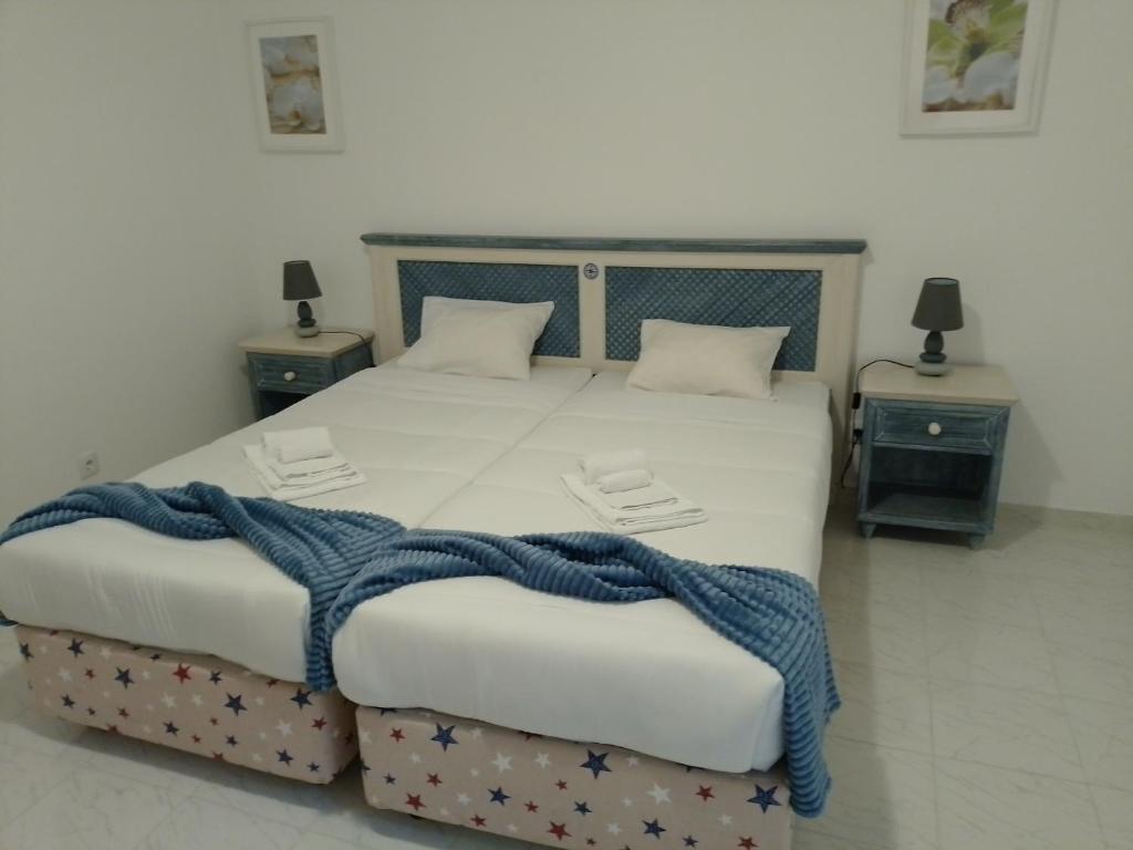 Ein Bett oder Betten in einem Zimmer der Unterkunft RC Luxury Room Center