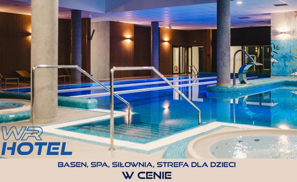 Baseinas apgyvendinimo įstaigoje WR SPORT HOTEL & SPA - Centrum Sportu i Rozrywki arba netoliese