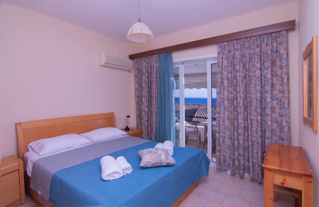 Posteľ alebo postele v izbe v ubytovaní Family Seaview Balconies Hilda Home 90