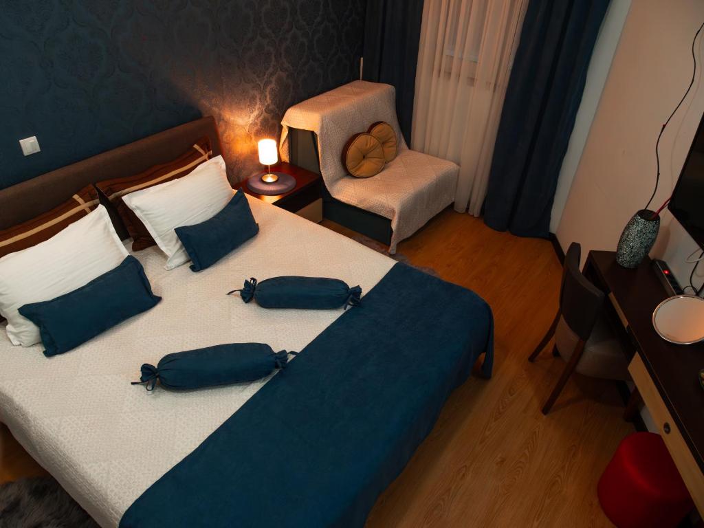 Rúm í herbergi á Motel Krnjevo