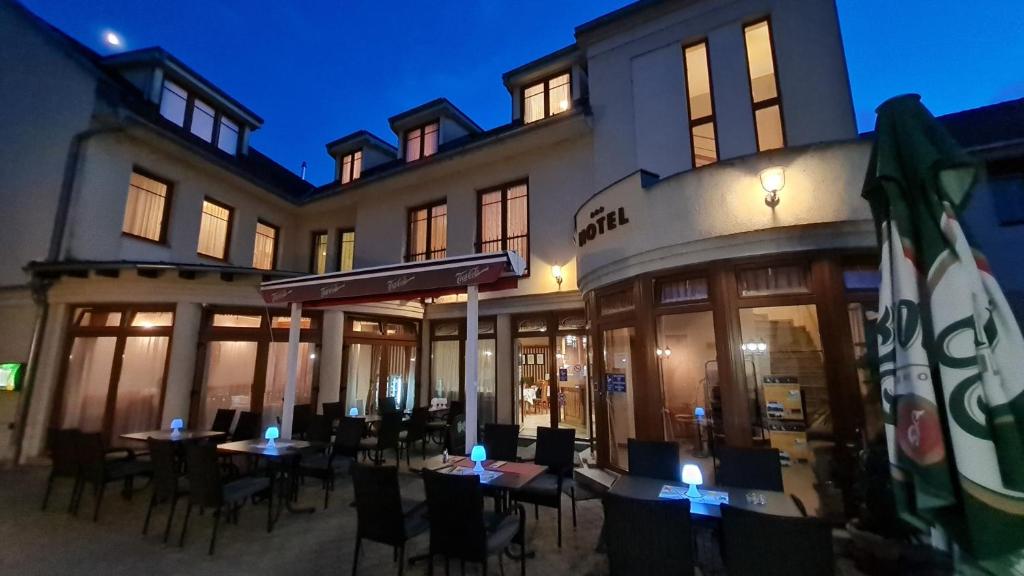 Hotel Patonai 9431 Fertőd, Fő utca 4. kép - 1
