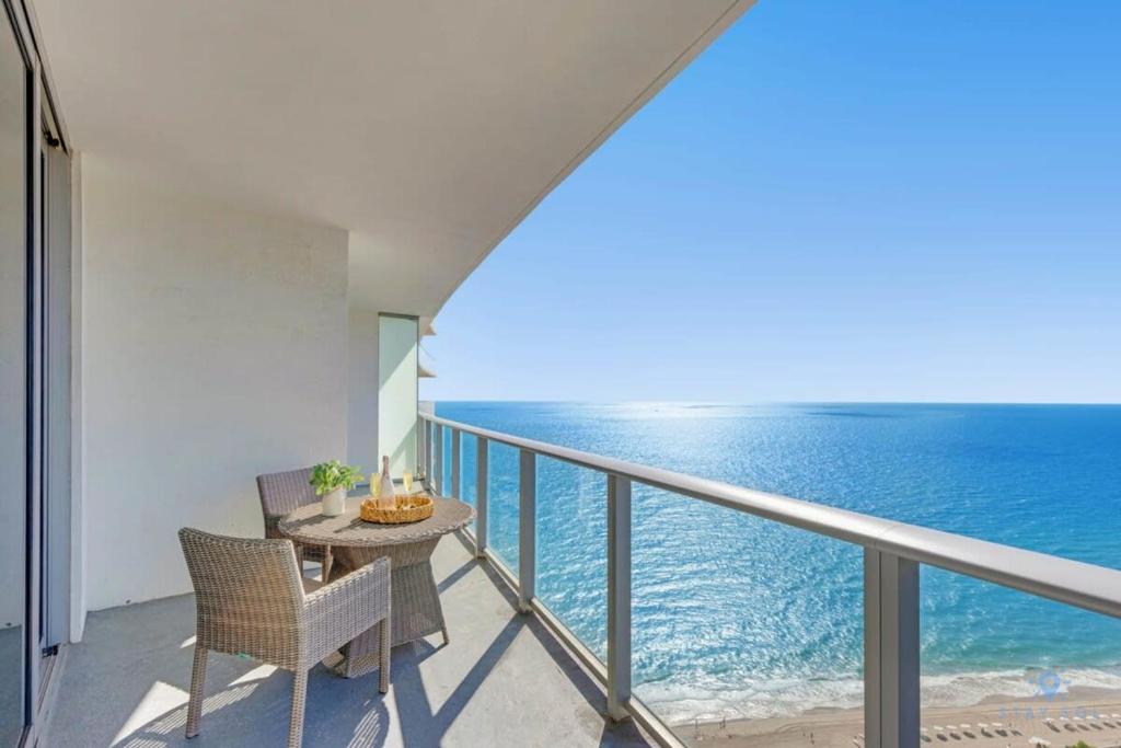 Picture of Insane Ocean View Balcony Beachfront Condo Pool, Hollywood (updated ...