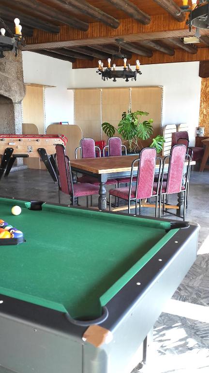 Biliár nebo kulečník v ubytování Le Chalet