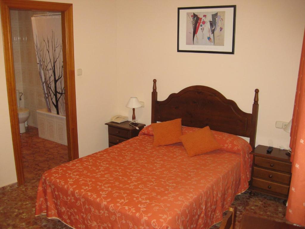 Posteľ alebo postele v izbe v ubytovaní Hostal Alvaro I