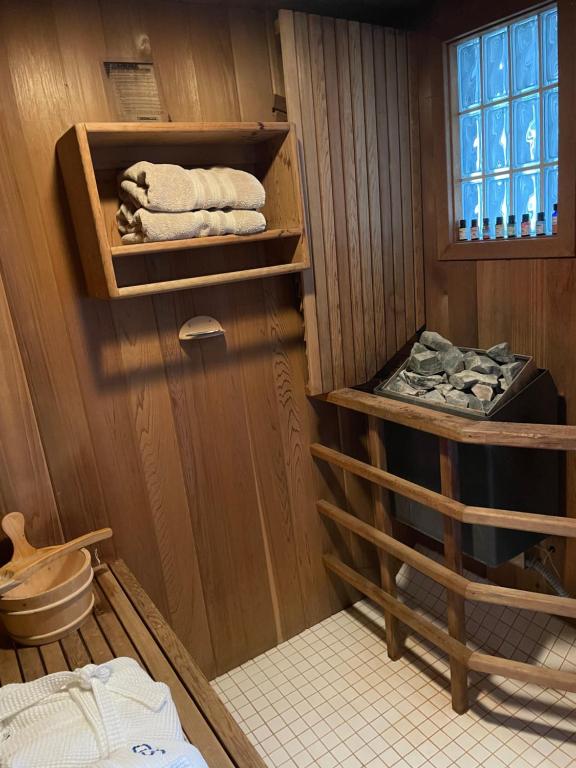 Postel nebo postele na pokoji v ubytování Hudson Riverfront Home
