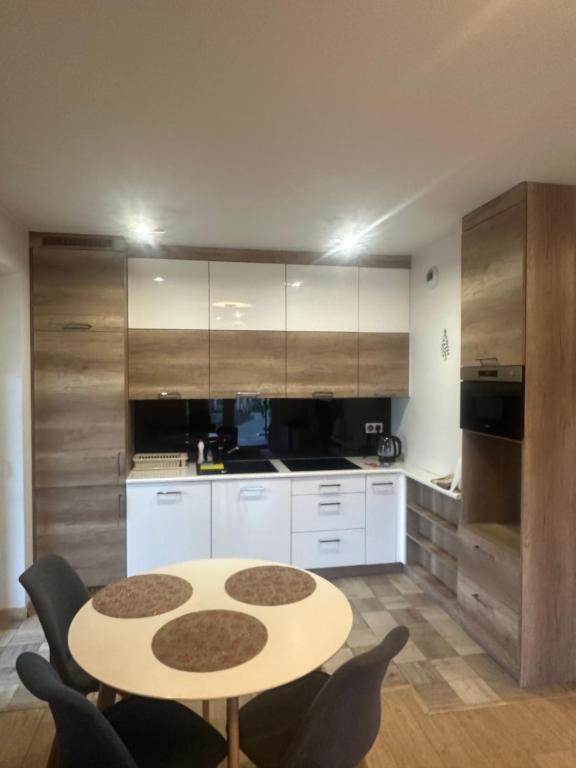 Η κουζίνα ή μικρή κουζίνα στο Przytulny apartament z dużym balkonem