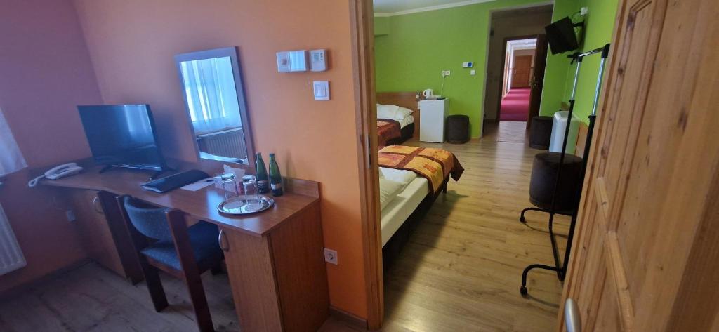 TV a/nebo společenská místnost v ubytování Hotel Patonai