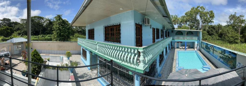 Bazén v ubytování Hotel Alto Amazonas nebo v jeho okolí