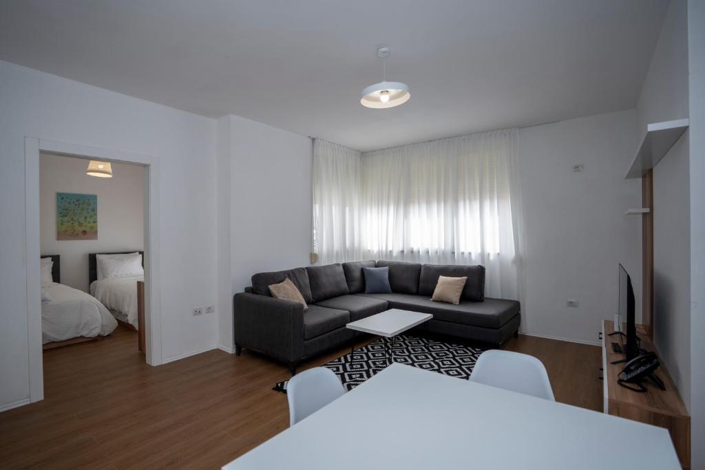 Postel nebo postele na pokoji v ubytování Shkodra Harmony Residences