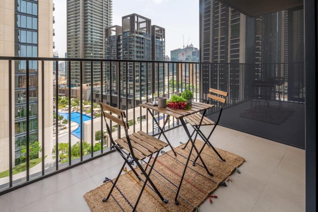 a balcony with a table and chairs and a view of a city at Frank Porter - BLVD Heights T1 in Dubai