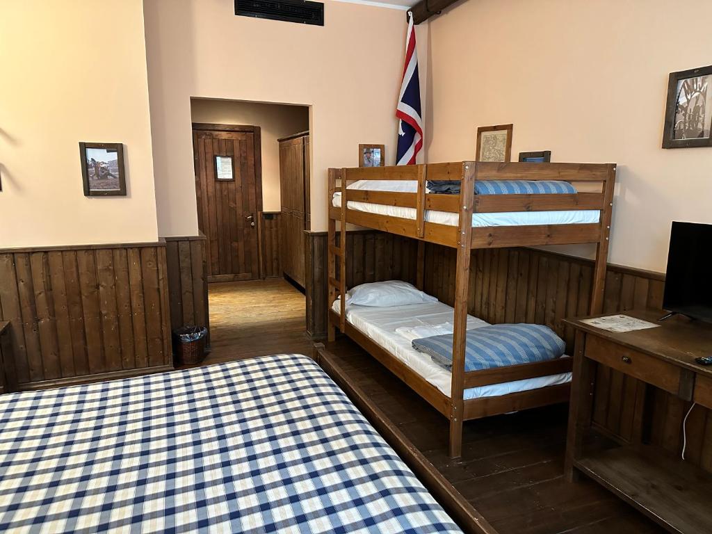 a room with two bunk beds and a desk at Cowboys Guest Ranch in Voghera
