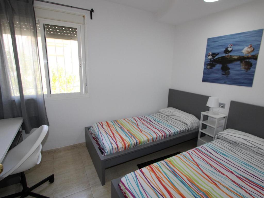 Postel nebo postele na pokoji v ubytování Casa cerca del mar con piscina privada, wifi, aire opcional, mascotas bienvenidas, playa para perros. - ES-184-55