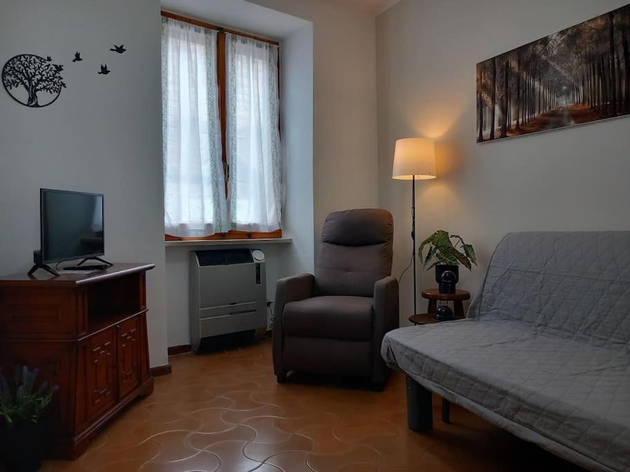 TV a/nebo společenská místnost v ubytování Dai Biancot, Appartamento Ruche'
