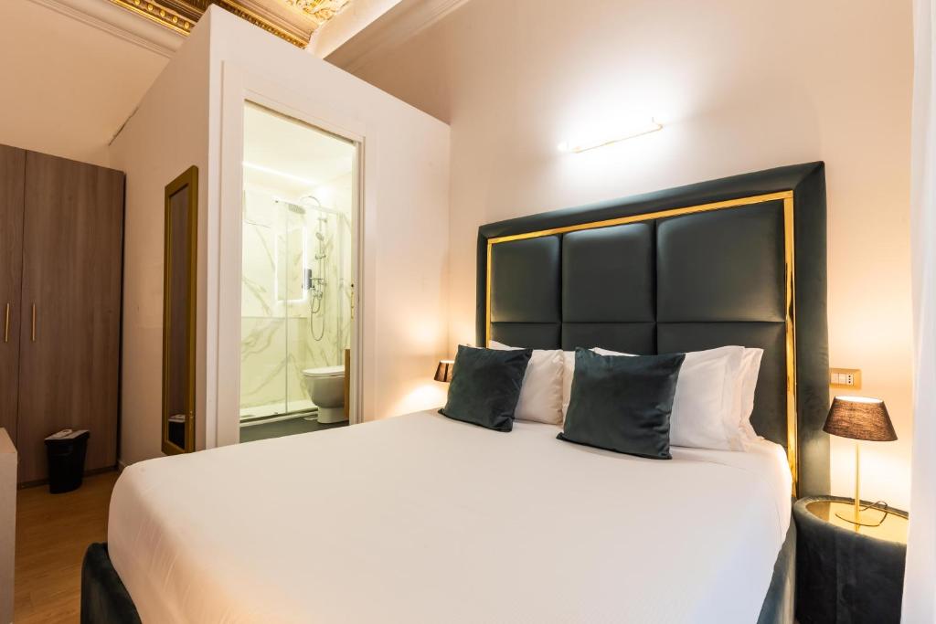 Cavour LR Collection - Deluxe Double Room With Balcony