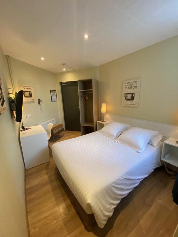 Postel nebo postele na pokoji v ubytování Hotel Le Pelican