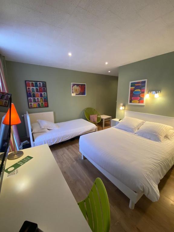 Postel nebo postele na pokoji v ubytování Hotel Le Pelican