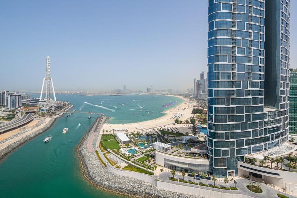 Frank Porter – 5242 EMAAR Tower
