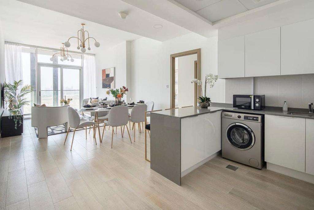 Frank Porter – Bloom Tower A